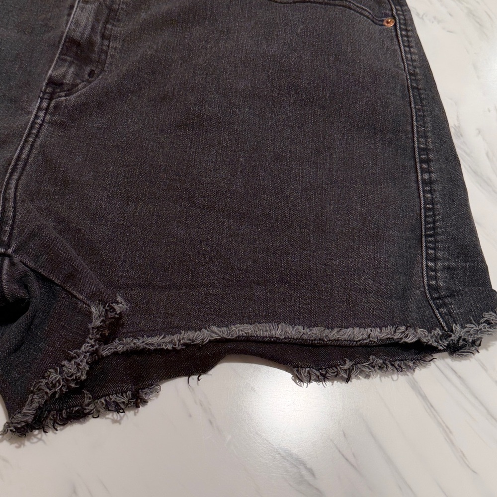 Levi’s black Heritage high rise jean shorts  size 20. 35 waist  Great condition! - Picture 3 of 7